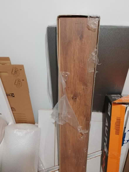 Photo of free 5 planks laminate flooring (unused) (Tooting SW17) #1