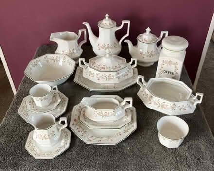 Photo of free Dinnerware (Gwespyr CH8) #1