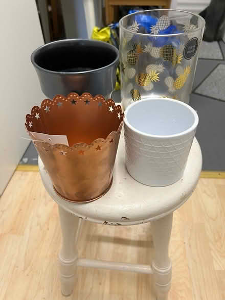 Photo of free 4 small mixed pots (Cheltenham GL53) #1