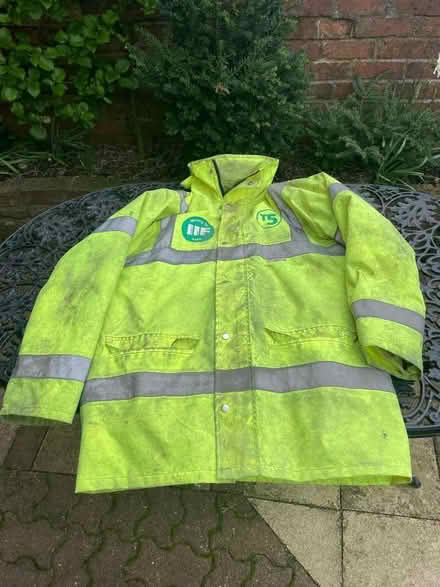 Photo of free Hi-vis coat. Men’s size medium. (Hobson NE16) #1