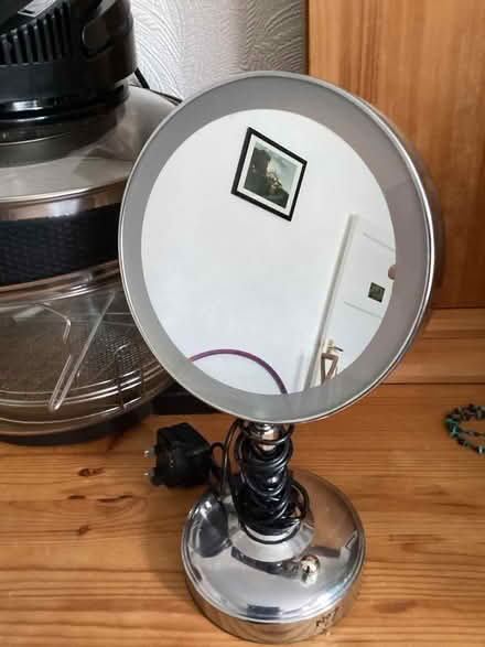 Photo of free Magnifying Mirror (ME12) #2