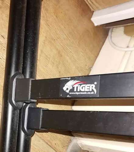 Photo of free Black metal cross over legs keyboard stand (Low Beechburn DL15) #4