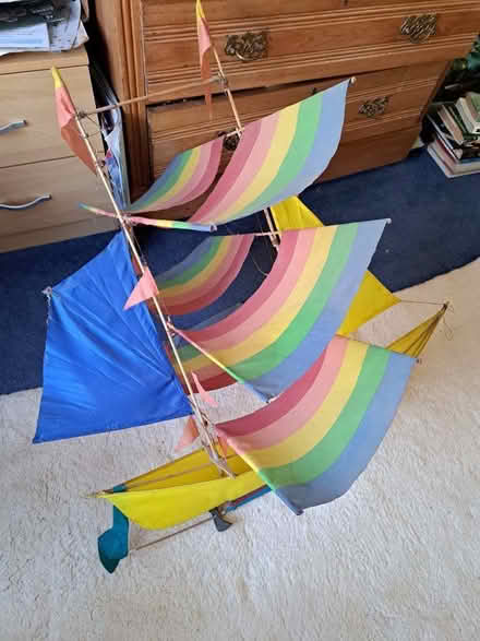 Photo of free rainbow boat kite (Hanover BN2) #1