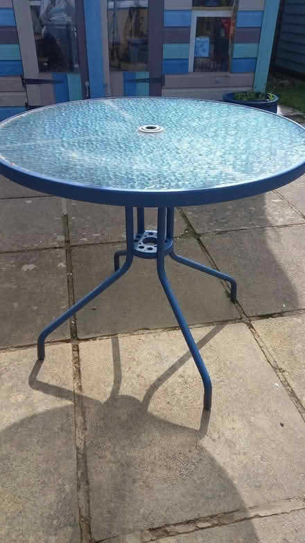 Photo of free Garden table (Curbridge OX29) #1