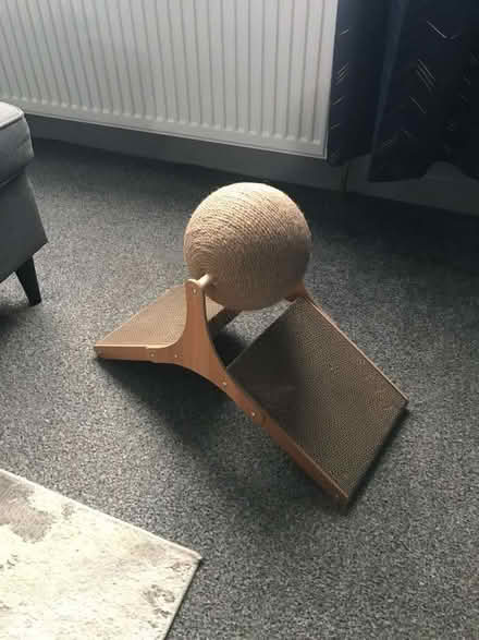 Photo of free Cat scratcher board and rope ball (Granton EH5)