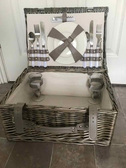 Photo of free Wicker Picnic Hamper (Fair Oak SO50) #2