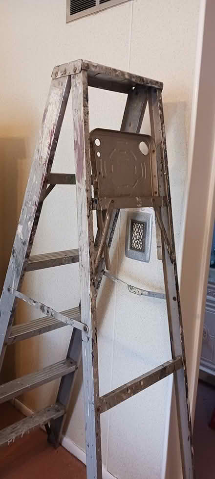 Photo of 6ft. Ladder w/paint flap aluminum (Mi.& Middlebelt , Inkster Mich) #1