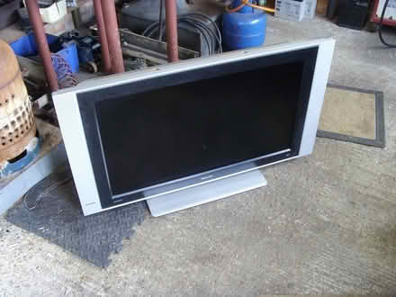 Photo of free old tv but works well (elmstead market CO7) #1
