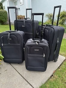 Photo of free four suitcases #1