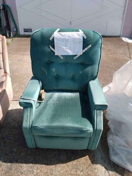 Photo of free Lifter/recliner fully operational (San Lorenzo) #1