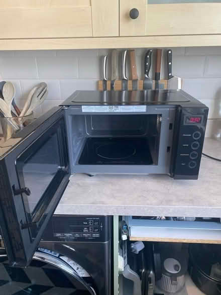 Photo of free Microwave (SE25) #4