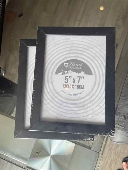 Photo of free Two Photo Frames (SW17) #1