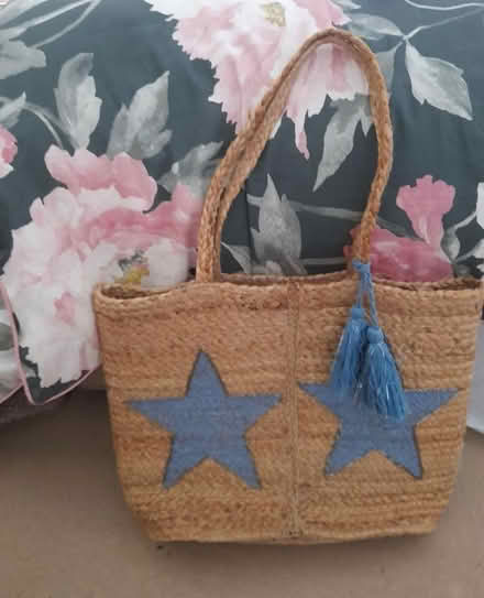 Photo of free straw bag and round tray (Hollins BL9) #2