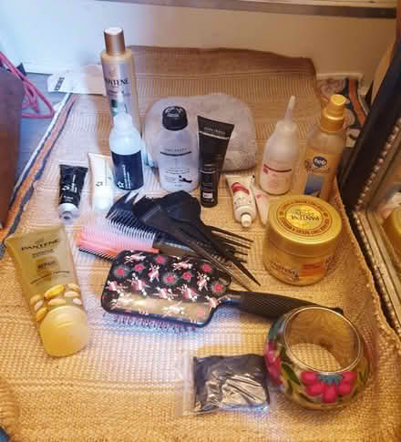 Photo of free Ladies shampoo/conditioner etc π (Harlesden) #1
