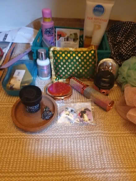 Photo of free Ladies body scrubbers/ toiletries (Harlesden) #2