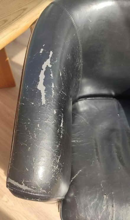 Photo of free Black tub chair (Reading RG2 (Shinfield Road)) #3
