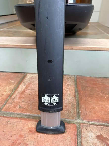 Photo of free Maxi-cosi seat base (2-way family) (Top Amersham HP6) #4