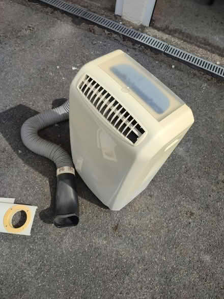 Photo of free Free-standing air-conditioning unit (Reading RG2 (Shinfield Road)) #4