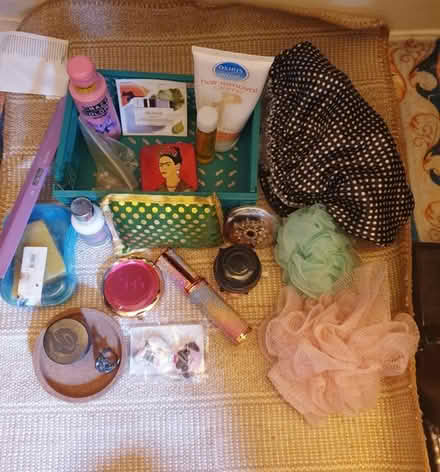 Photo of free Ladies body scrubbers/ toiletries (Harlesden) #4