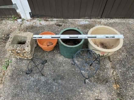 Photo of free assorted plant pots and pot stands (Beaconsfield HP9) #1