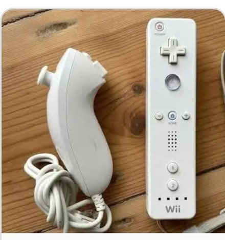 Photo of wii controller and nunchuck (Dunstable) #1