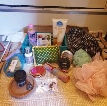 Photo of free Ladies body scrubbers/ toiletries (Harlesden) #3