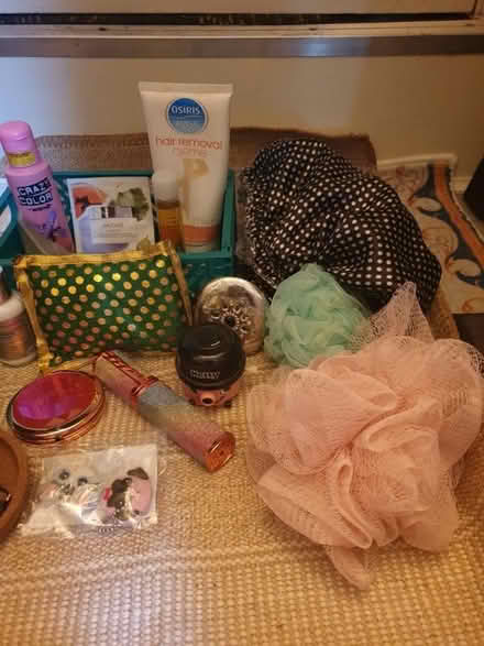 Photo of free Ladies body scrubbers/ toiletries (Harlesden) #1