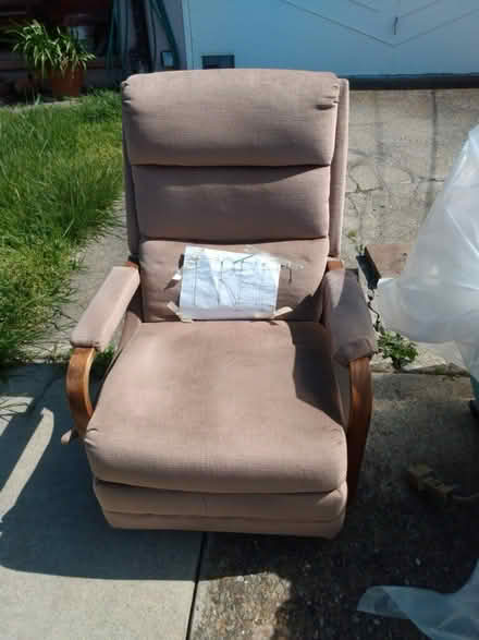 Photo of free Recliner (San Lorenzo) #1