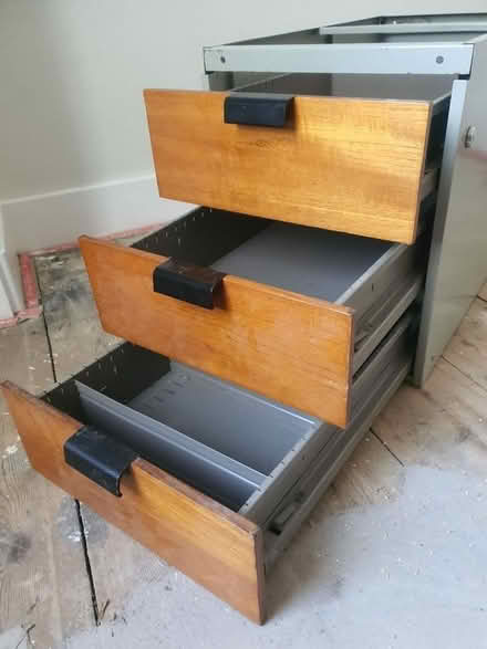 Photo of free office desk, metal frame and drawers (Jericho OX1) #4