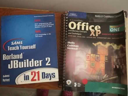 Photo of free JBuilder-2 & OFFICE XP MANUALS (greenbank&huntclub) #1