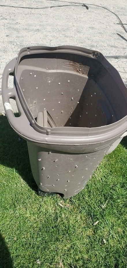 Photo of free 33 gallon compost can with lid (Woodridge downers grove) #1