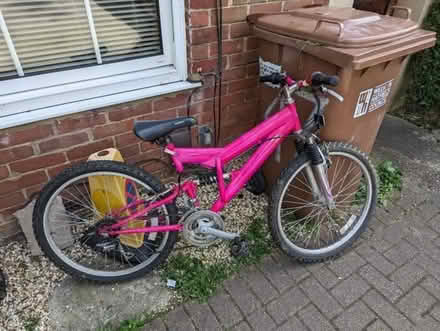Photo of free Girls mountain bike (Welwyn Garden City AL7) #1