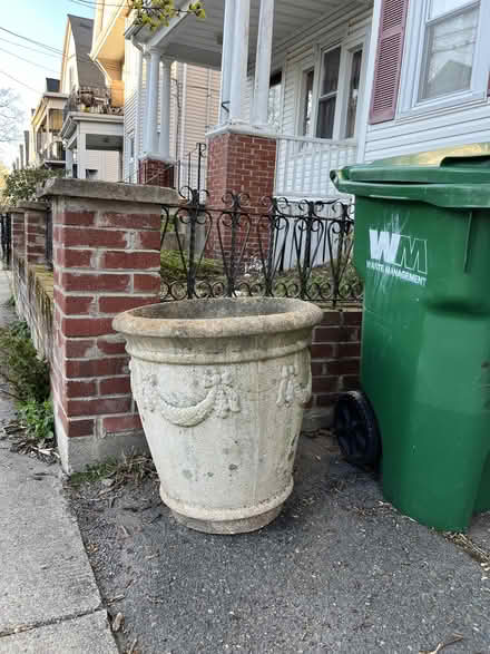 Photo of free large concrete planter (Ball Square) #1