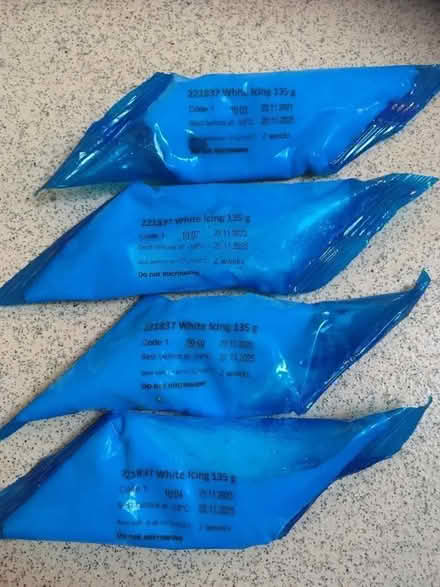 Photo of free Ready to use white icing piping bags (Blackford EH9) #1
