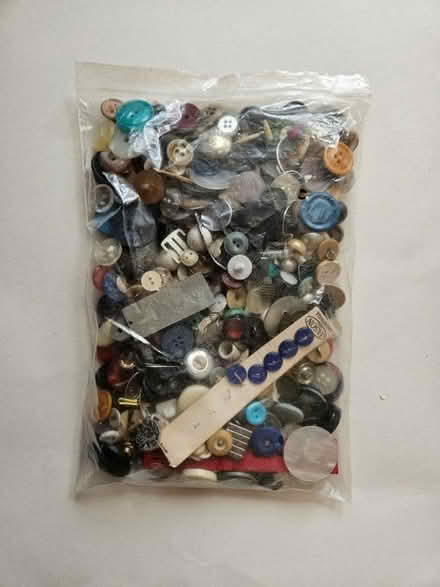 Photo of free Bag of buttons (IM8) #1