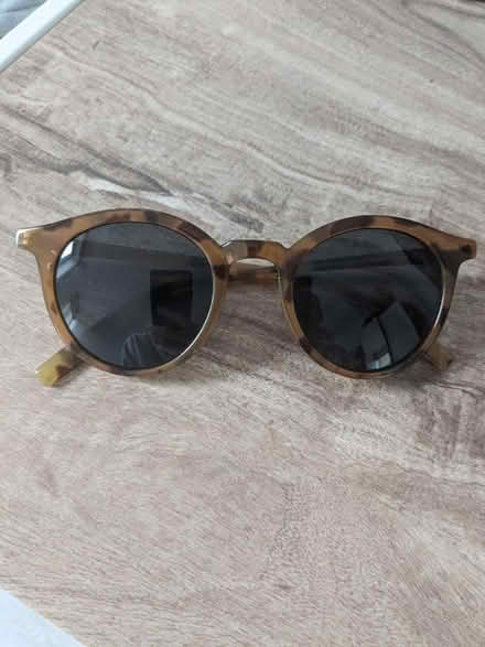Photo of free H&M Sunglasses (N4) #1