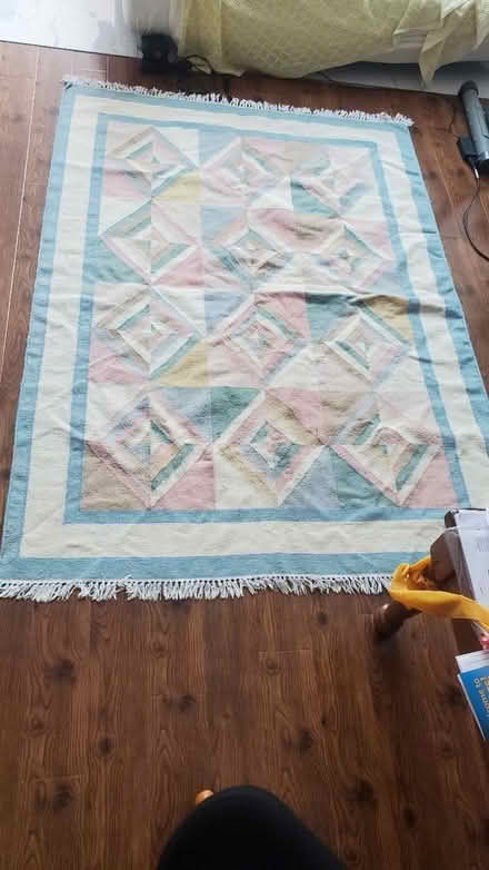 Photo of free Large rug - excellent condition (Hounslow TW5) #1
