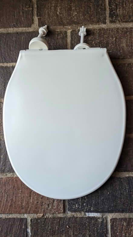 Photo of free White toilet seat (Calverton MK19) #3