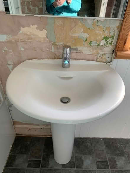 Photo of free Sink, pedestal and tap (CT10) #1