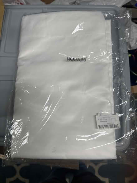 Photo of free Neewer 6x9ft cloth white photo back (newark) #1