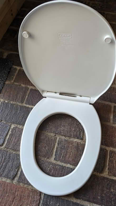 Photo of free White toilet seat (Calverton MK19) #2