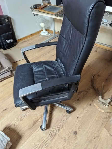 Photo of free leather desk chair (Ormskirk L39) #2
