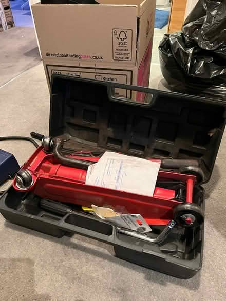 Photo of free Car jack and tyre pressure filler (West Ealing W13) #2