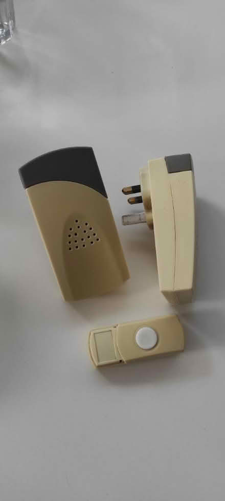 Photo of free Wireless doorbell with 2 receivers (SW6) #1