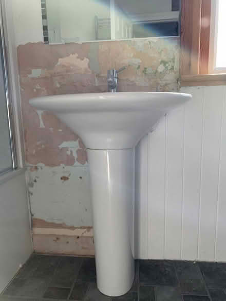 Photo of free Sink, pedestal and tap (CT10) #2