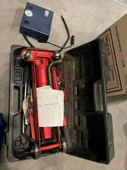Photo of free Car jack and tyre pressure filler (West Ealing W13) #3