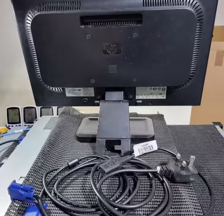 Photo of free HP LE1851w 18.5 inch 1366x768 LCD Monitor, Stand, Cables (Caversham RG4) #3