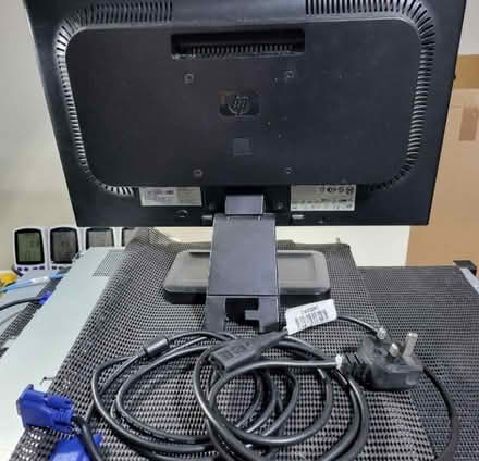 Photo of free HP LE1851w 18.5 inch 1366x768 LCD Monitor, Stand, Cables (Caversham RG4) #3