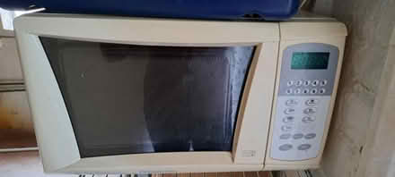 Photo of free Microwave: plate doesn't turn round (SE9 New Eltham) #1