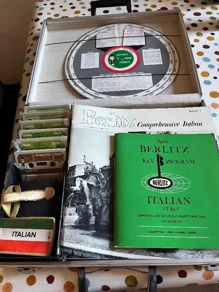 Photo of free Italian language course tapes and books (Kendal LA9) #2